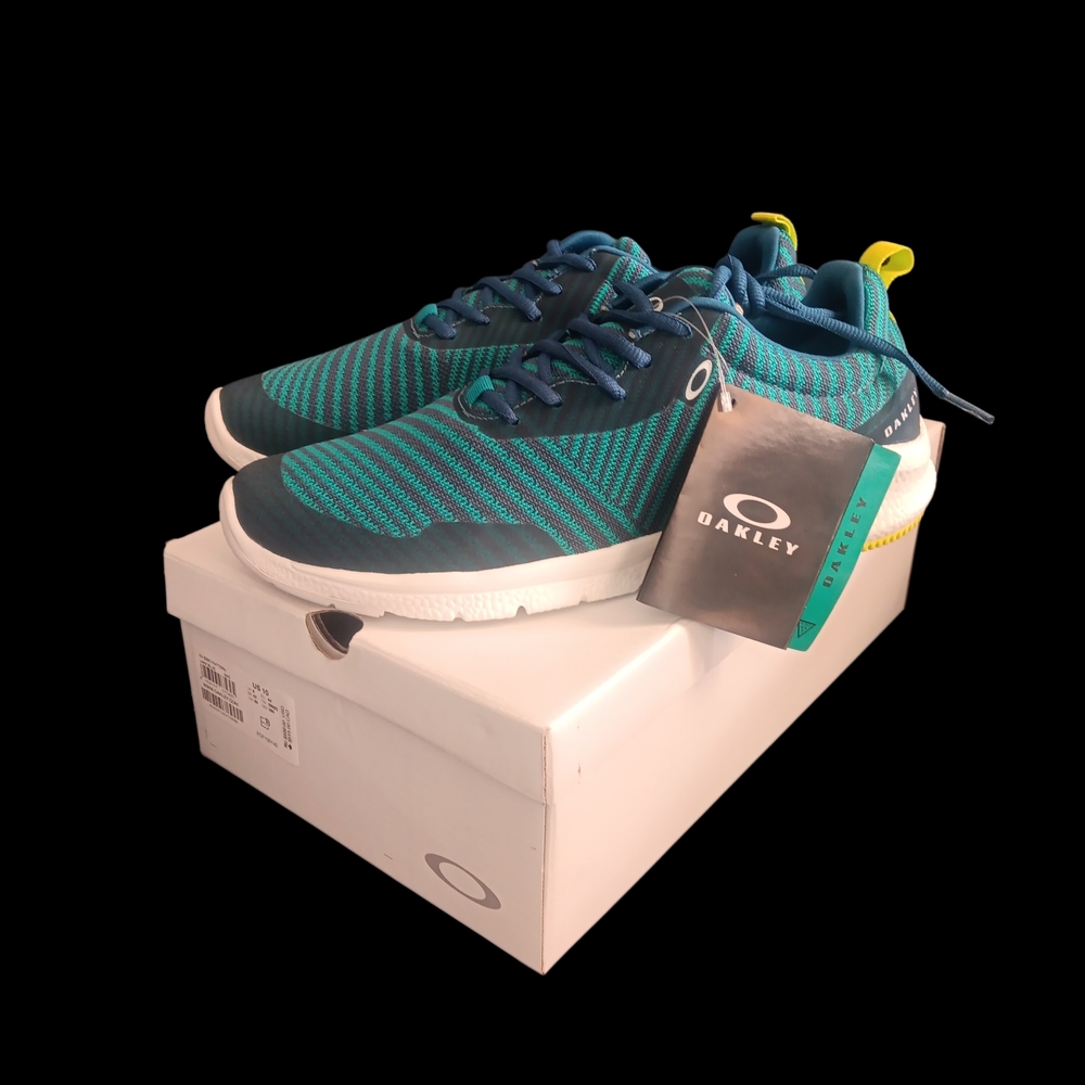 Oakley Teal and Navy Athletic Shoes